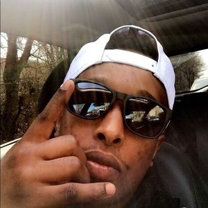 Meet your Posher, Yonis